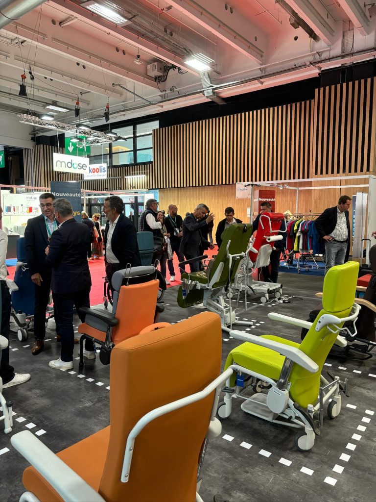 Présentation de nos différents fauteuils médicalisés par nos équipes sur le salon santé expo !