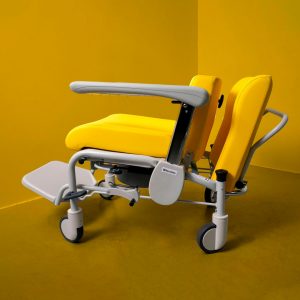 fauteuil incliné d'hébergement avec garde-robe adapté aux patients à mobilité réduite Selene Navailles